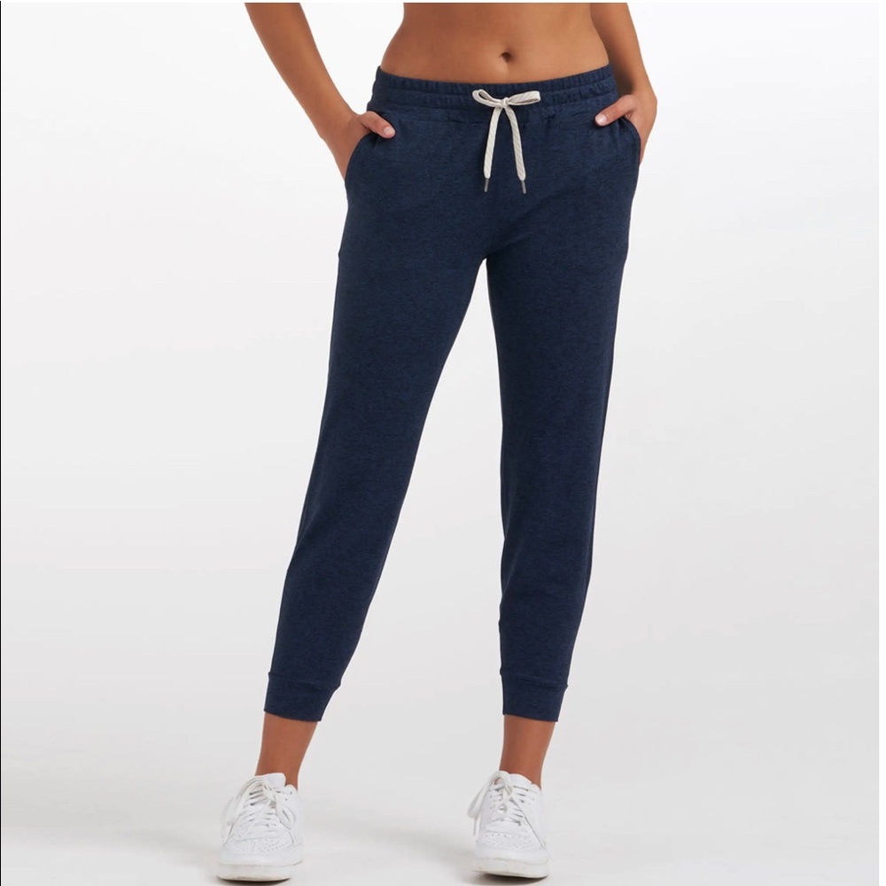 Small Vuori Performance Joggers- like new! So soft! Discounted shipping